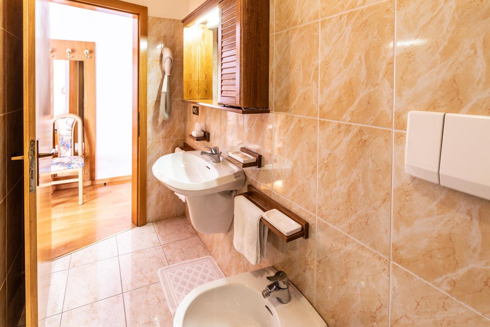 Albergo Bucaneve Malosco Esterno foto